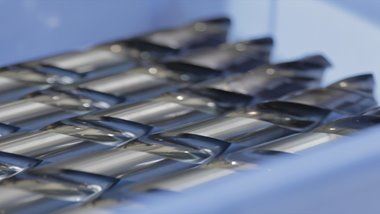 上海精密机械有限公司—异形刀片的专业制造商，从投资自动化生产中获利颇丰